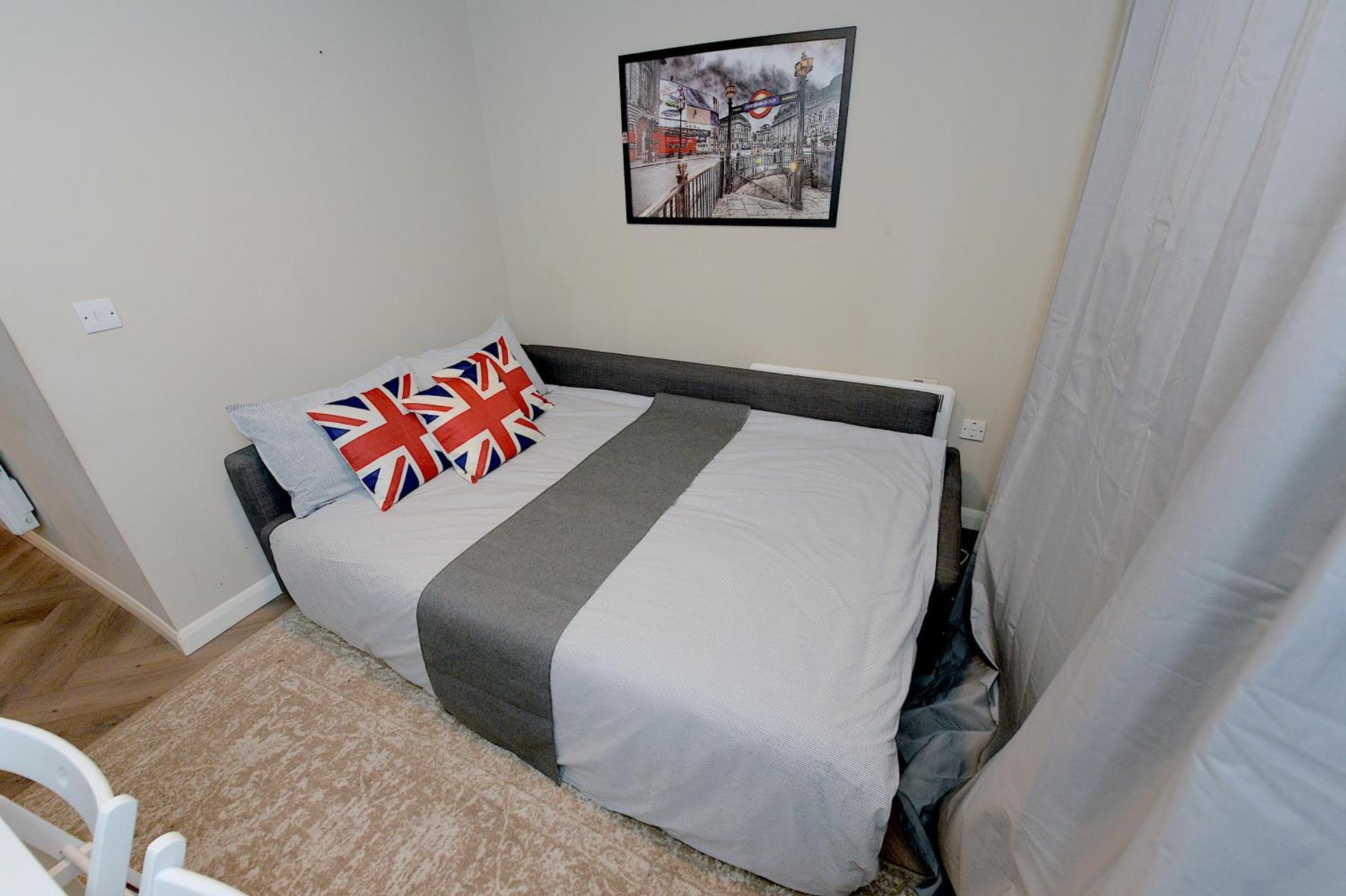 2 Bedroom Flat In Wood Green Piccadilly Line Лондон Экстерьер фото