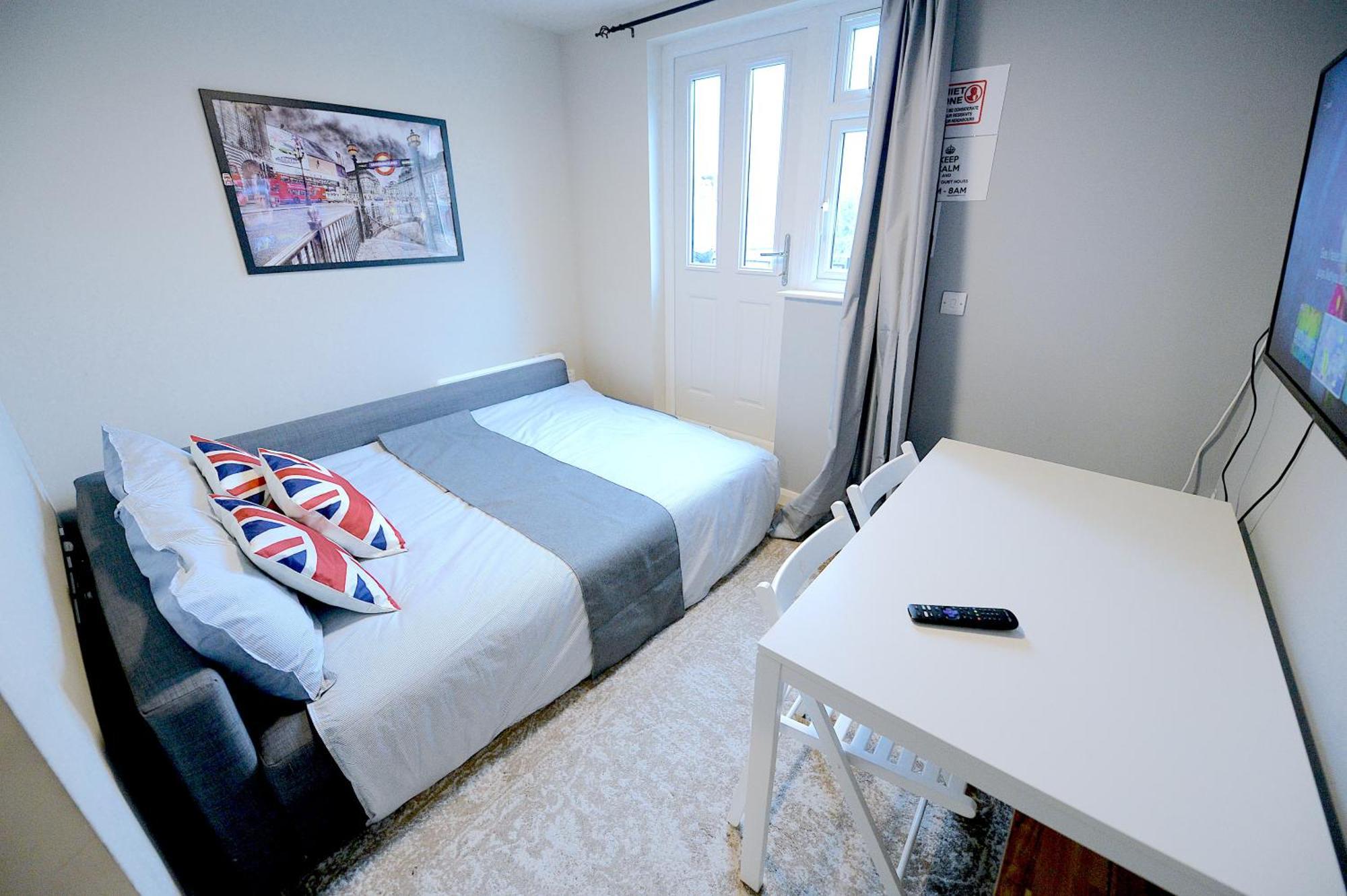 2 Bedroom Flat In Wood Green Piccadilly Line Лондон Экстерьер фото