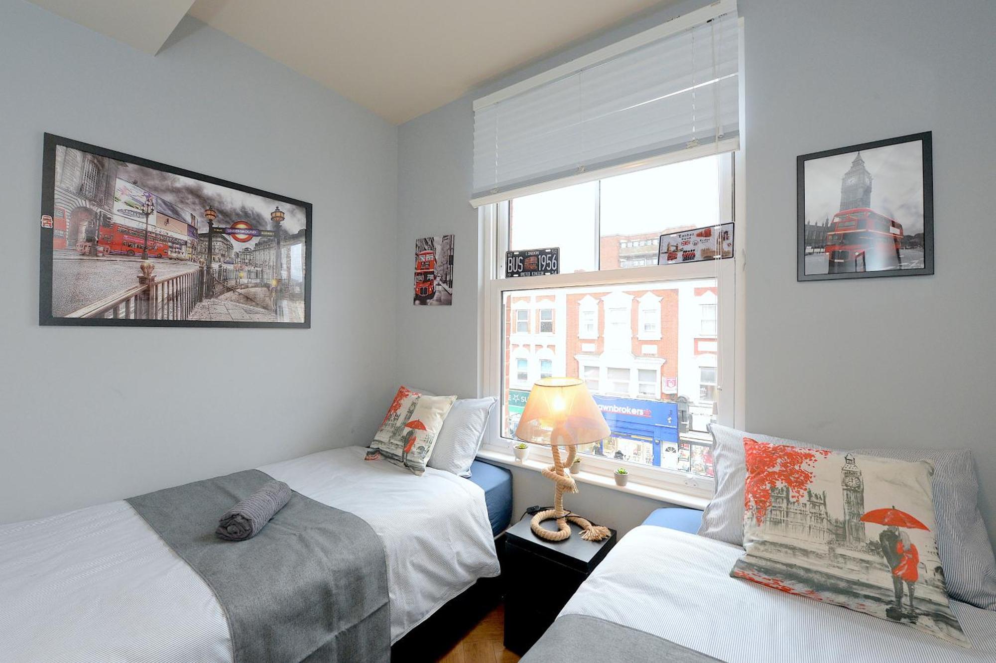 2 Bedroom Flat In Wood Green Piccadilly Line Лондон Экстерьер фото