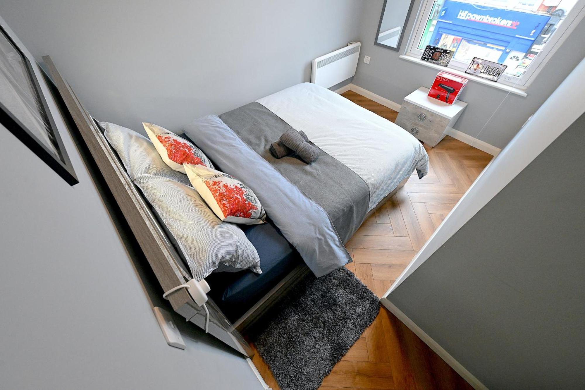 2 Bedroom Flat In Wood Green Piccadilly Line Лондон Экстерьер фото
