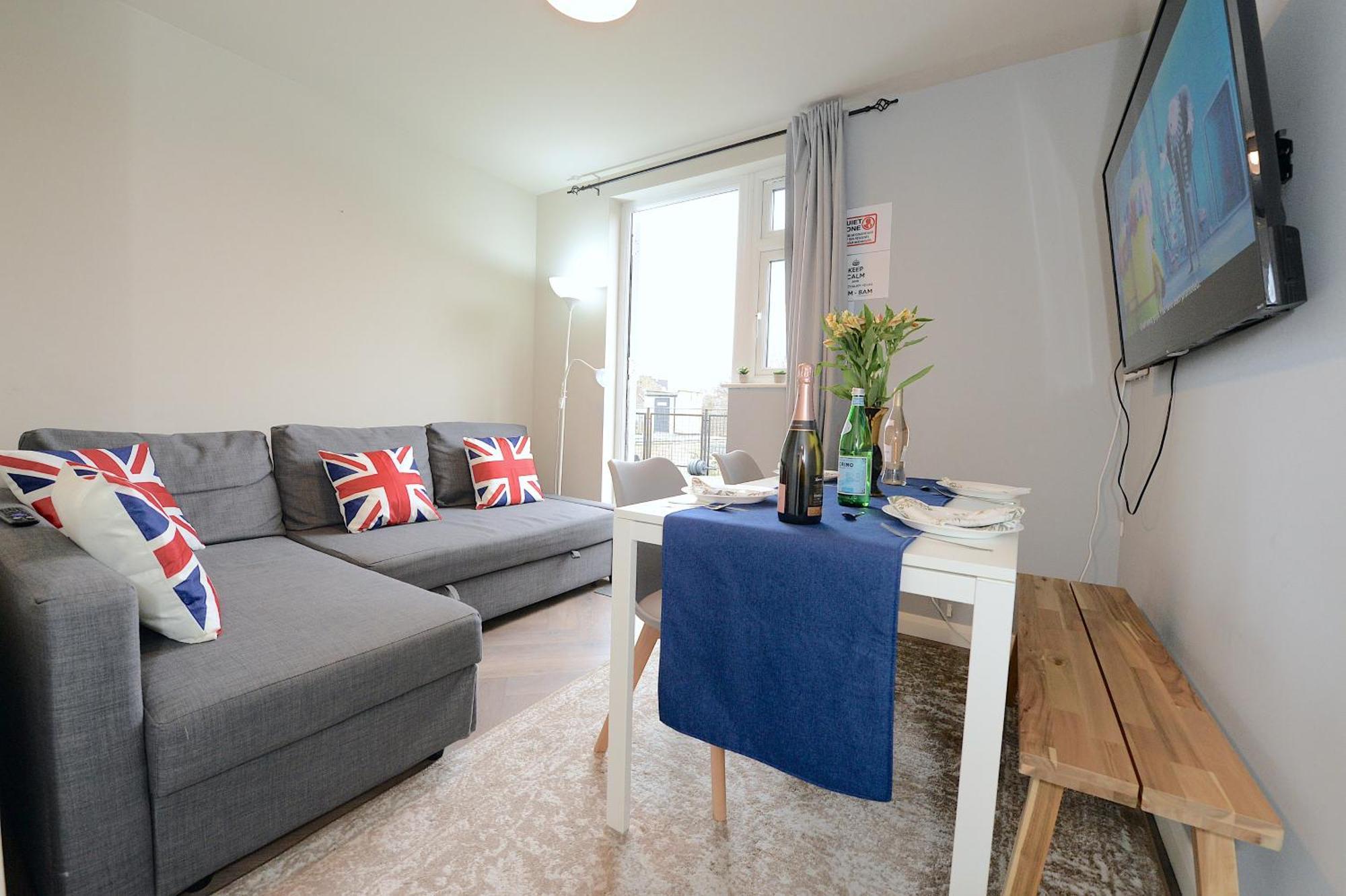 2 Bedroom Flat In Wood Green Piccadilly Line Лондон Экстерьер фото
