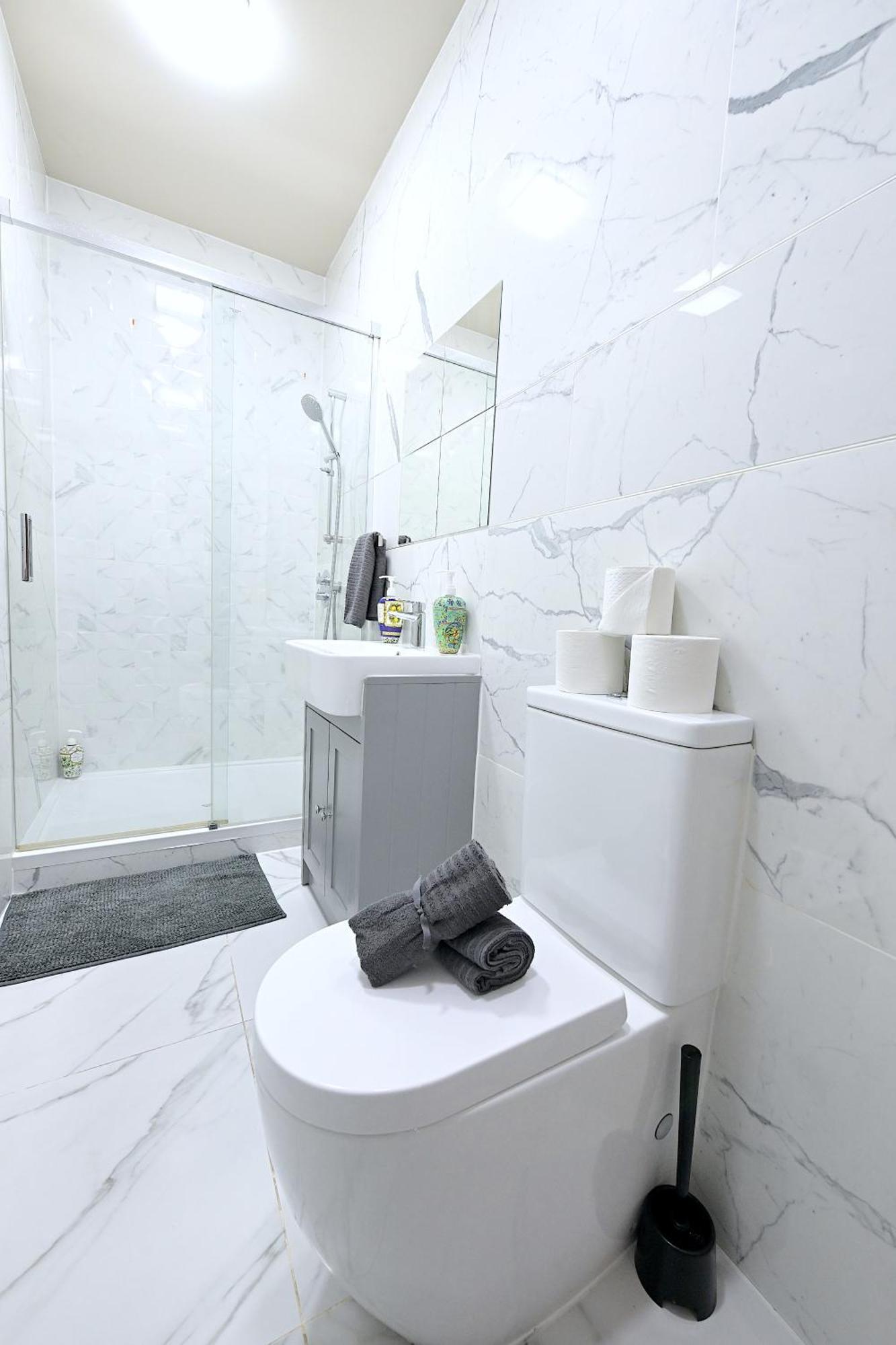 2 Bedroom Flat In Wood Green Piccadilly Line Лондон Экстерьер фото