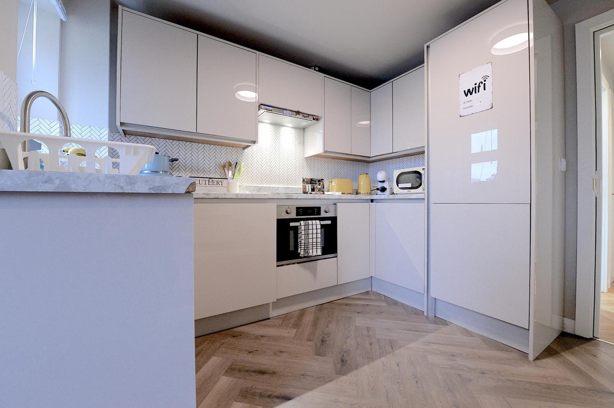2 Bedroom Flat In Wood Green Piccadilly Line Лондон Экстерьер фото