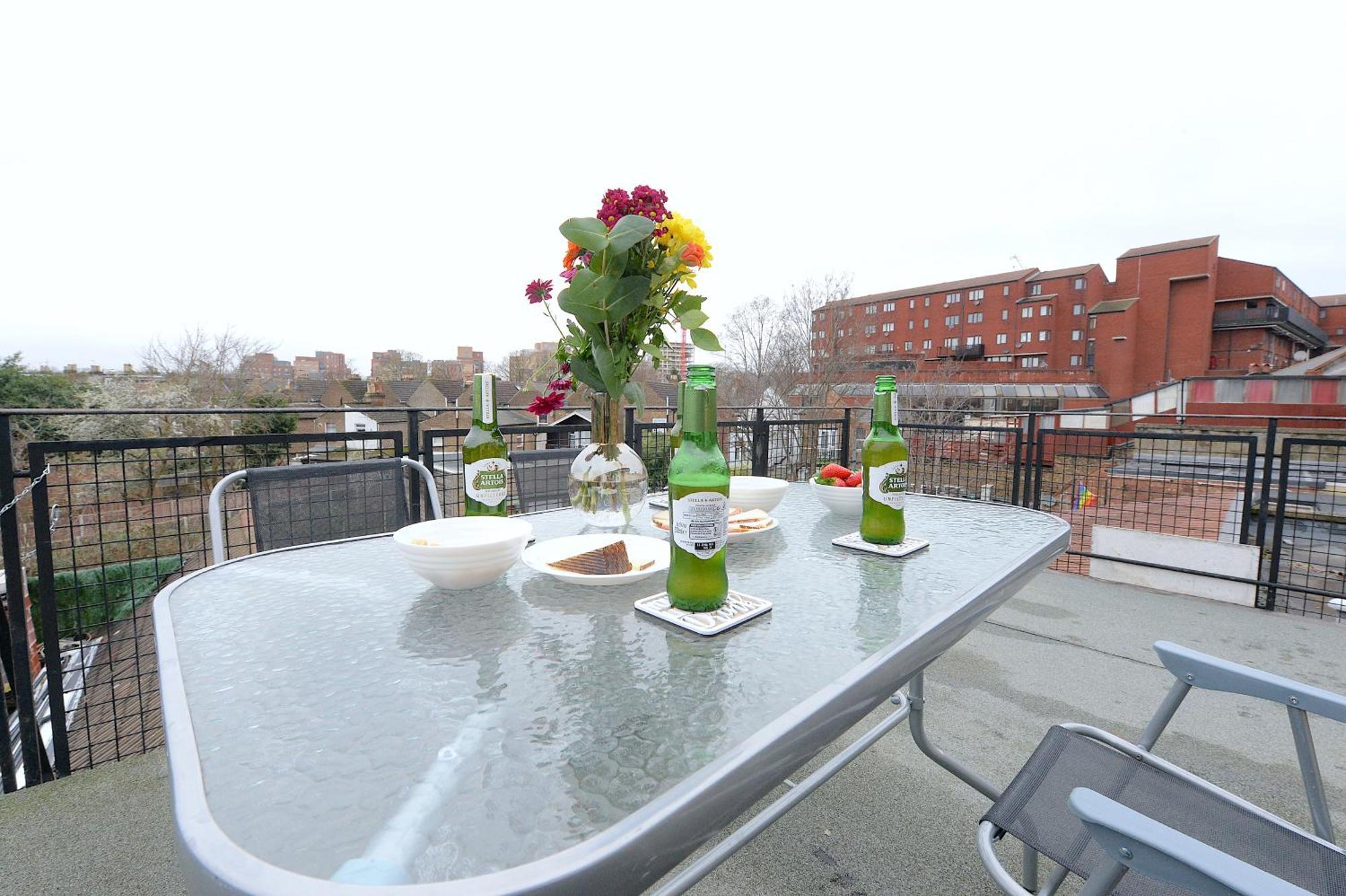 2 Bedroom Flat In Wood Green Piccadilly Line Лондон Экстерьер фото