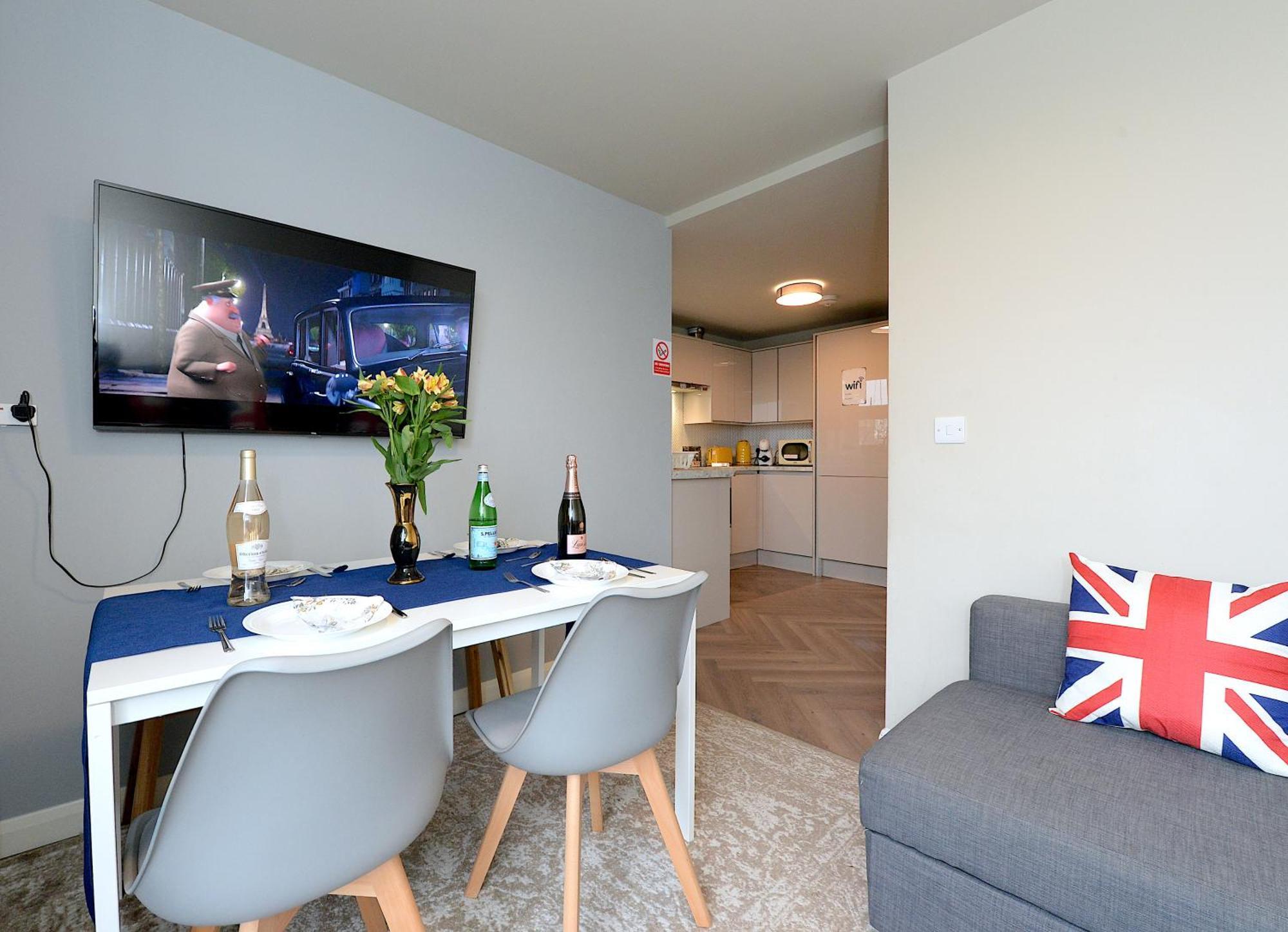 2 Bedroom Flat In Wood Green Piccadilly Line Лондон Экстерьер фото